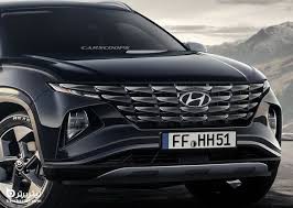 کراس اور هیوندای توسان 2022 / 2022 Hyundai Tucson crossover با رنگ آبی در کنار ساختمان و آسمان آبی با ابر