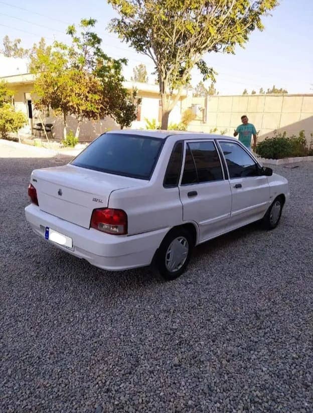 پراید سفید مدل 131 نمای سه رخ عقب