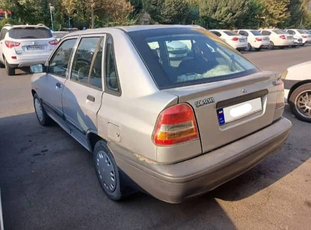 پراید سفید مدل 141 نمای سه رخ عقب