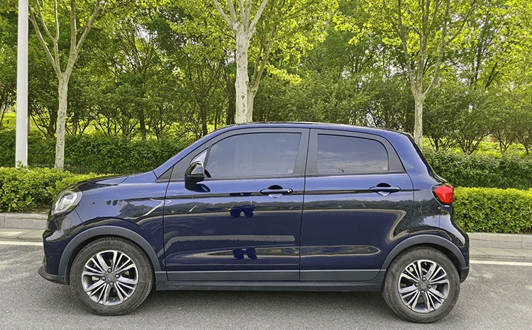 لیپ‌موتور T03 سورمه ای از نمای کنار