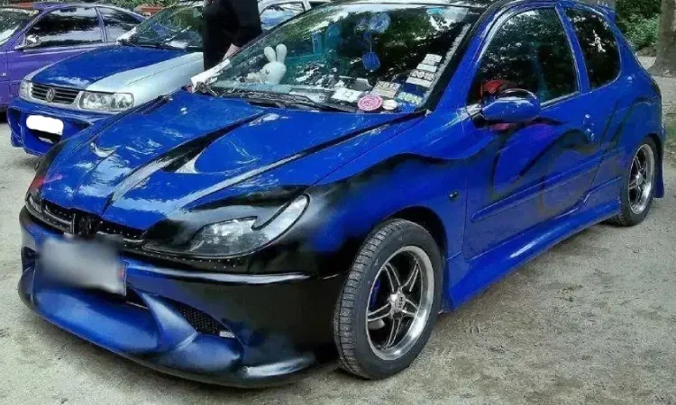 پژو 206 آبی با رینگ 16 تیون شده